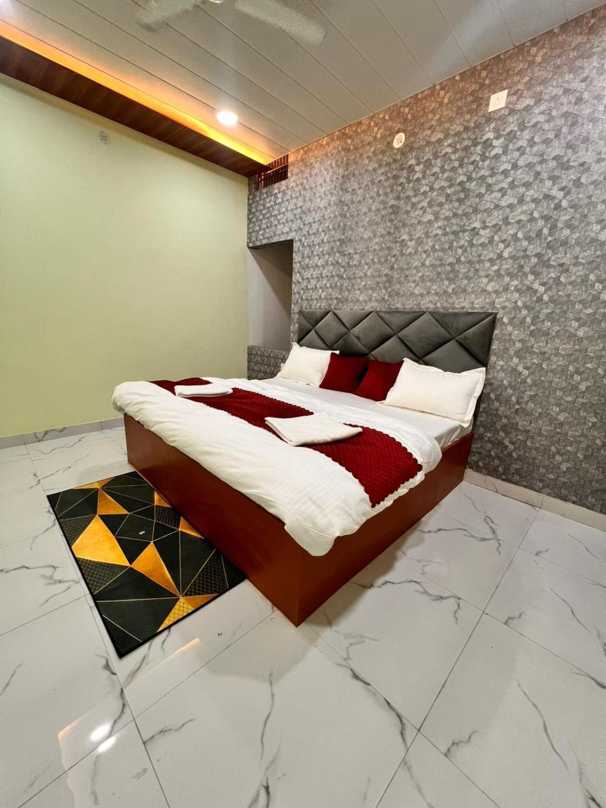 Отель Gulab Residency Варанаси Экстерьер фото